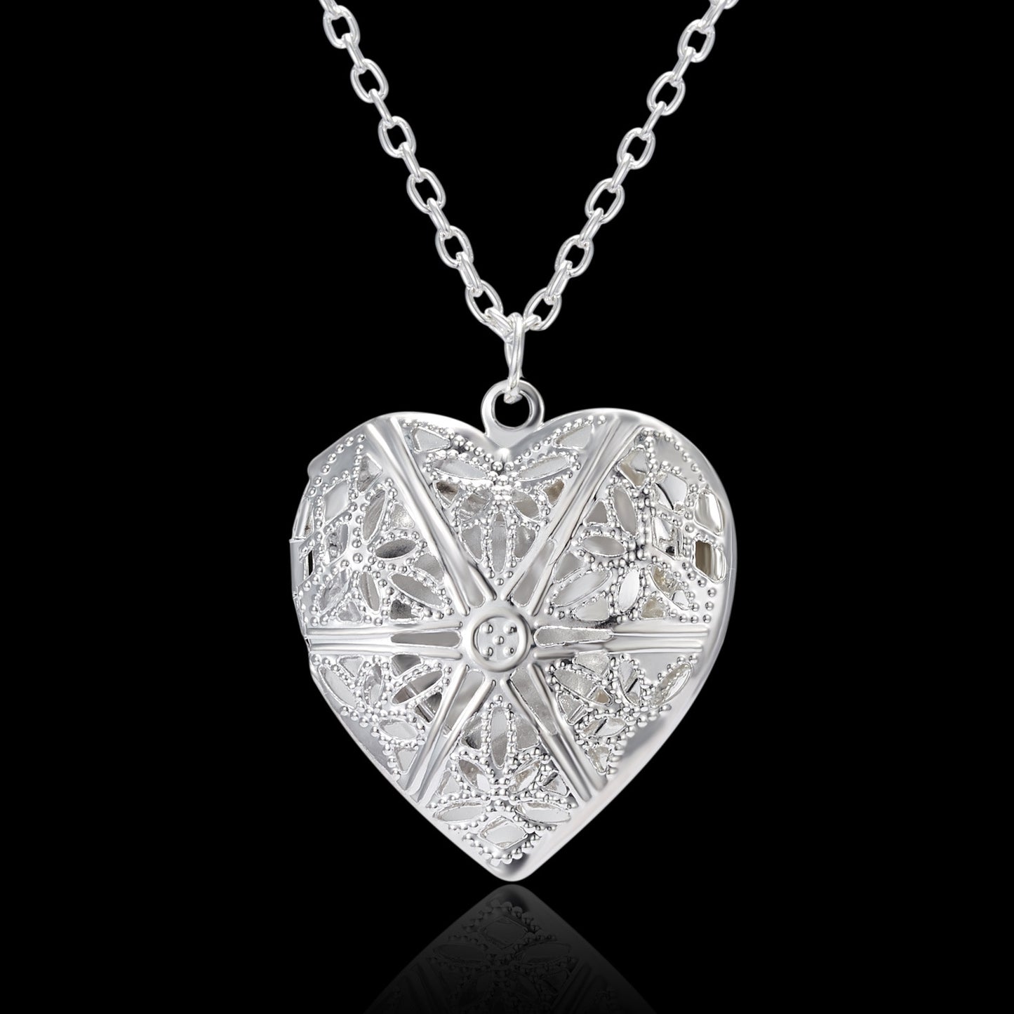 Carved Design Love Necklace Personalized Heart-Shaped Photo Frame Pendant Necklace Valentine's Day Gift Family Jewelry